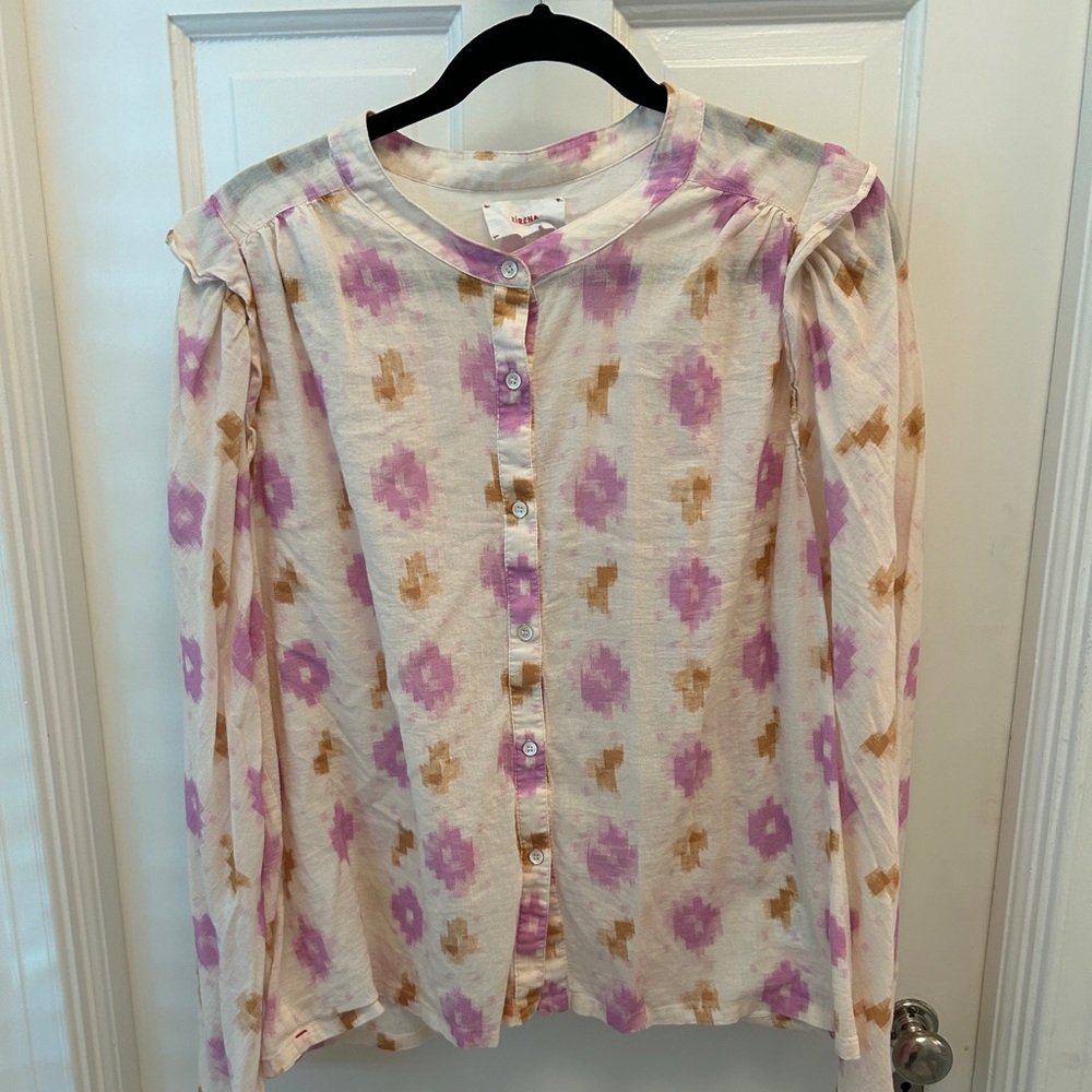 XiRENA Pink and Tan Button Down Shirt with Floral Design